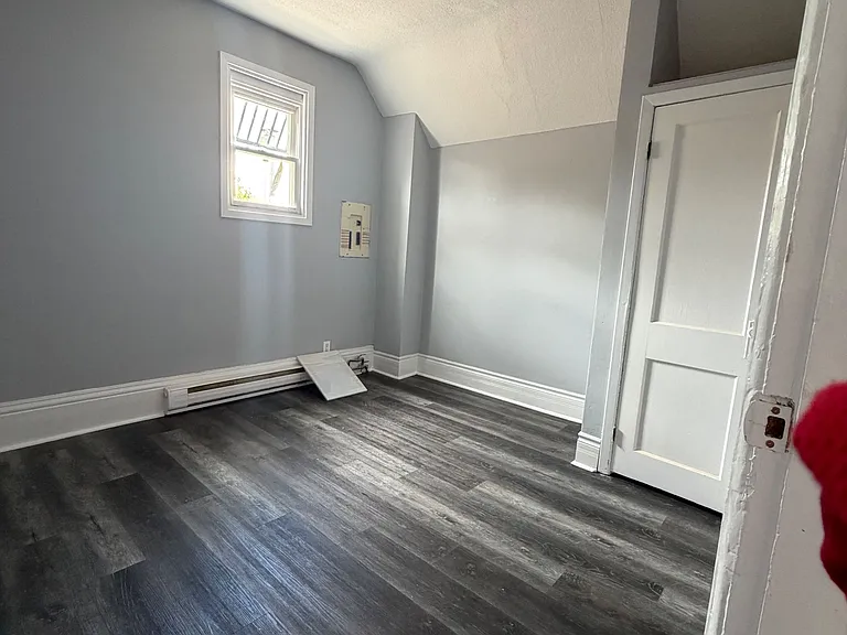 294 Park Ave #UPPER LEVEL — Photo 8