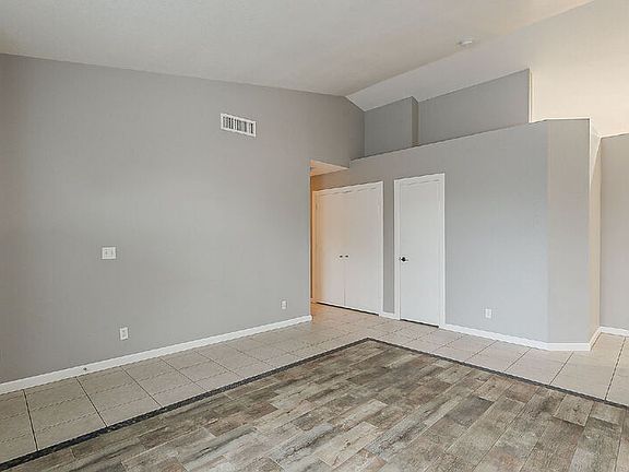 4th image of 841 N Hillridge