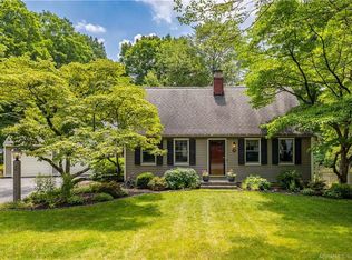 15 Oakwood Rd, Simsbury, CT 06070