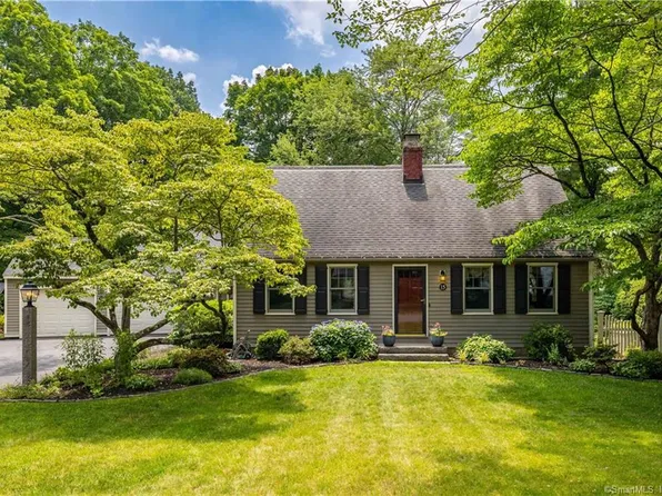 15 Oakwood Road, Simsbury, CT 06070