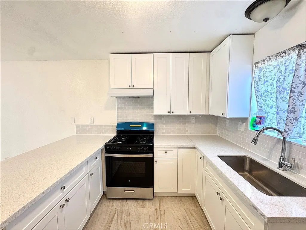 3 bed, 1078 sqft, $2,090 — Photo 2