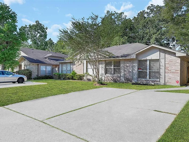 22115 Diane Dr — Photo 2