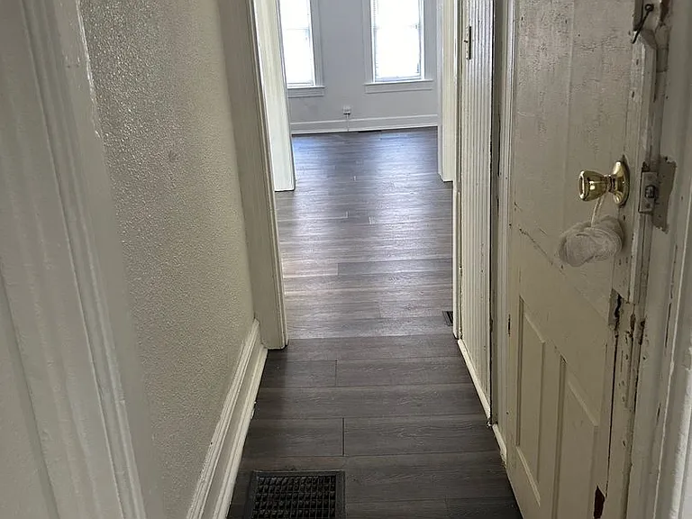 326 E King Street — Photo 4