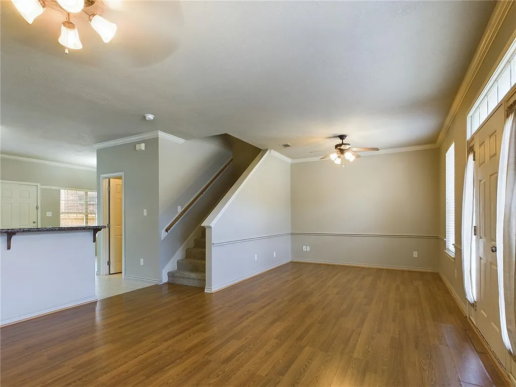 Building Photo - 422 Forest Dr