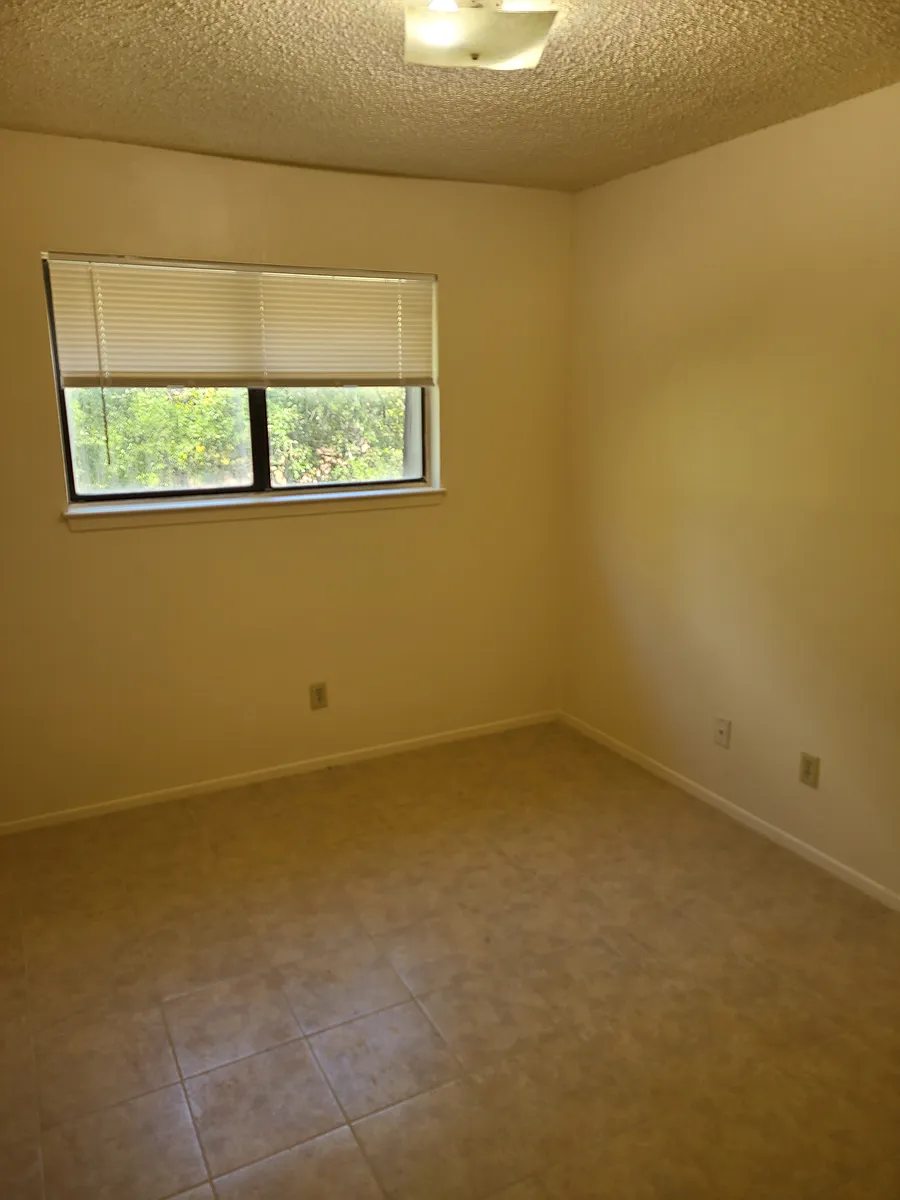 Building Photo - 149 Coers Dr #4