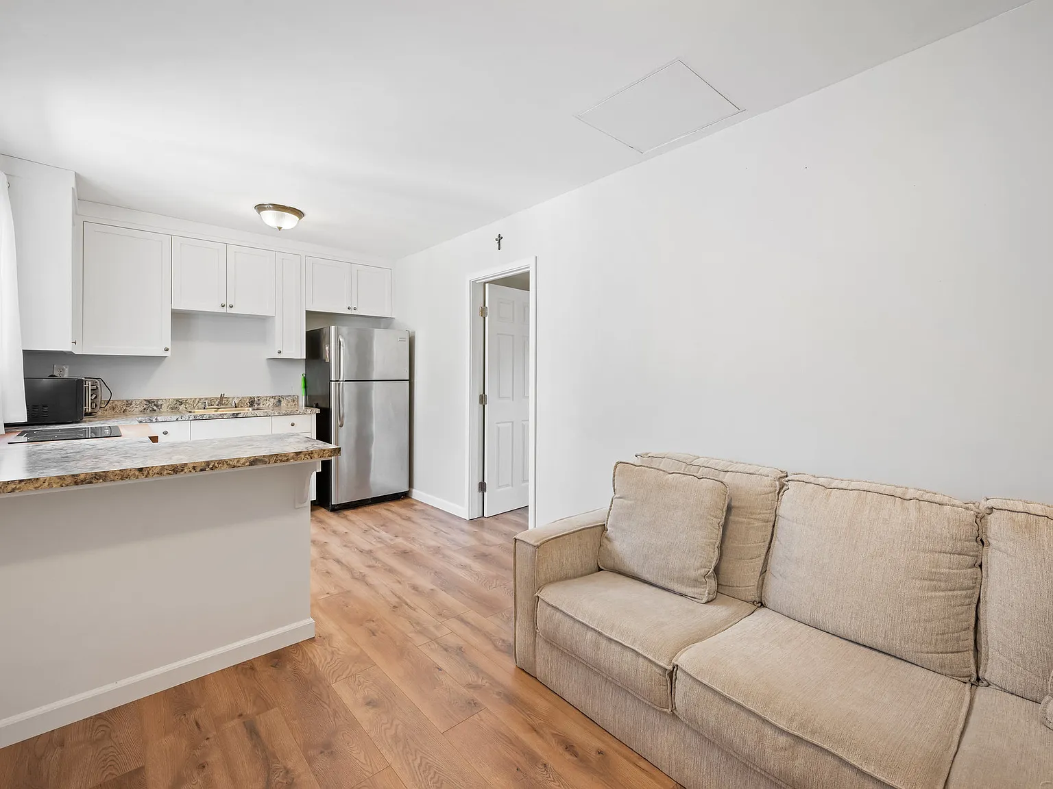 1 bed, 400 sqft, $1,600 — Photo 2