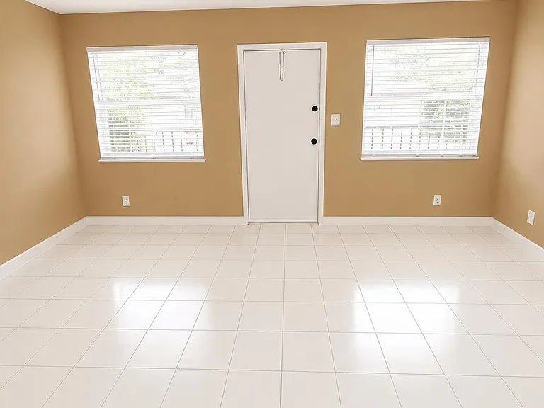 1150 NE 17th Ct #11 — Photo 4