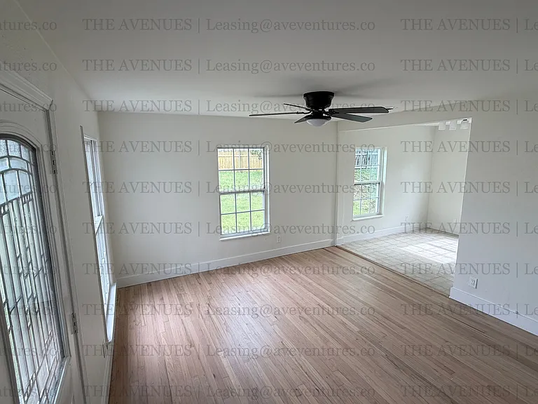 305 N Oak Cliff Blvd — Photo 12