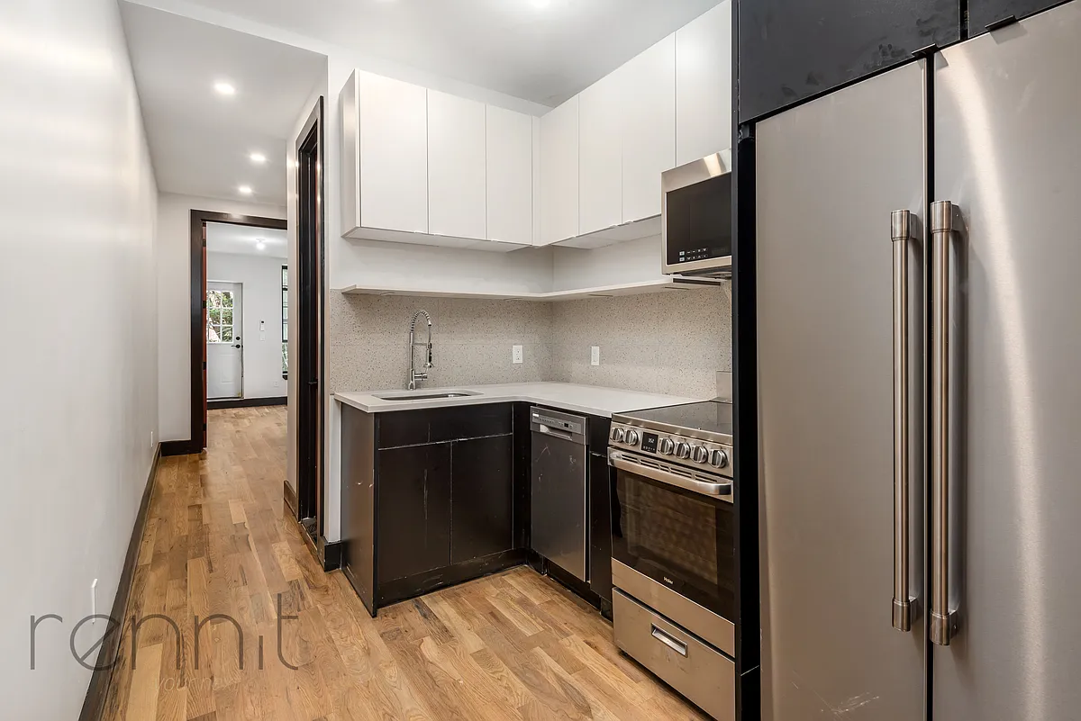Building Photo - 127 Thames St #1L