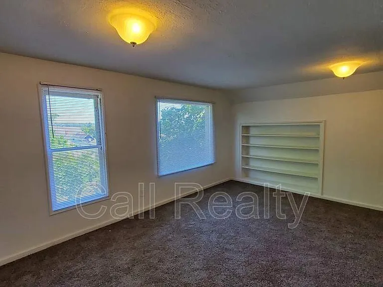 719 W Augusta Ave #2 — Photo 2
