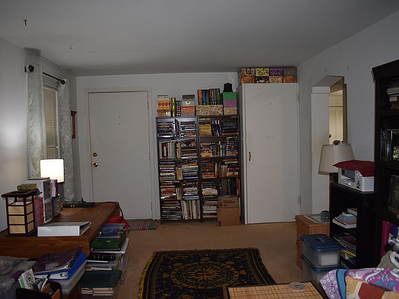 4th image of 844 Village Quarter Rd APT B5