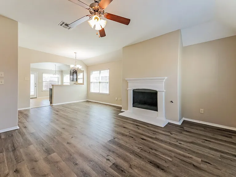 1429 Hawk Valley Dr — Photo 4