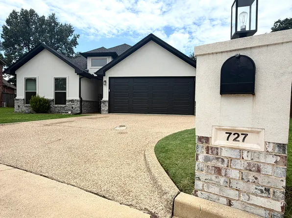 727 Cove Pl, Longview, TX 75604