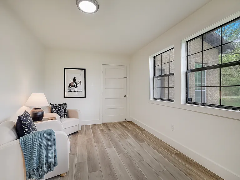 5511 N Dunlap Rd — Photo 32