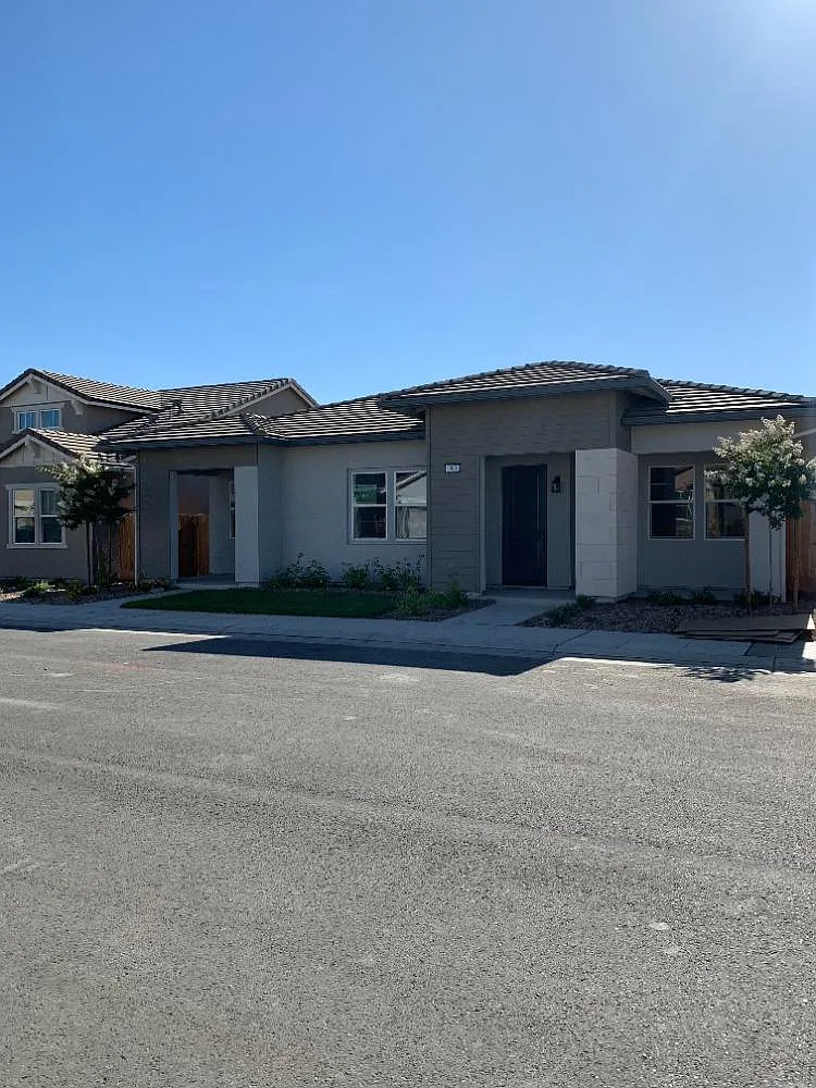 3 bed, 1808 sqft, $2,800 — Photo 1