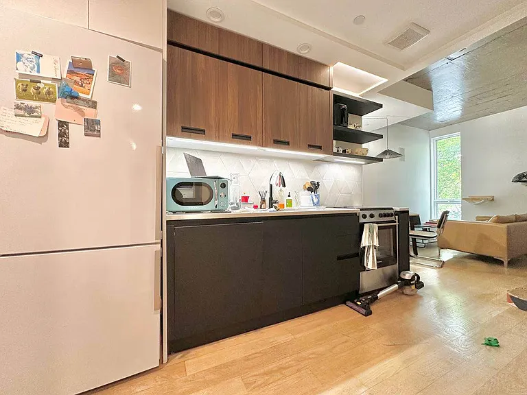 152 Manhattan Ave #2B — Photo 2