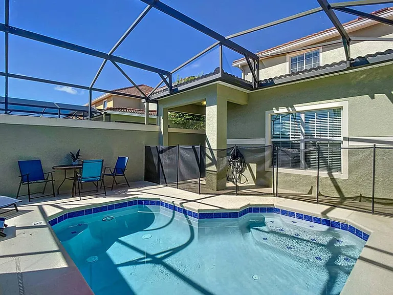 Beach Palm Ave — Photo 39