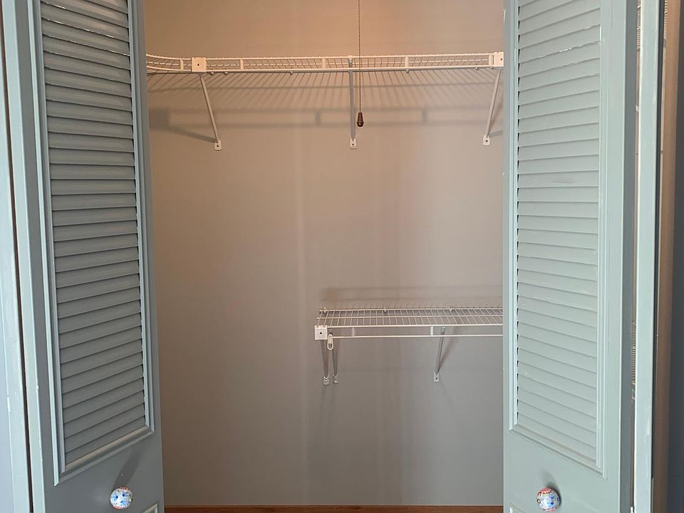 Walk-in closet