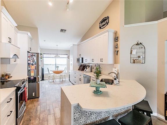 3rd image of 10226 Merrimac Manor Dr