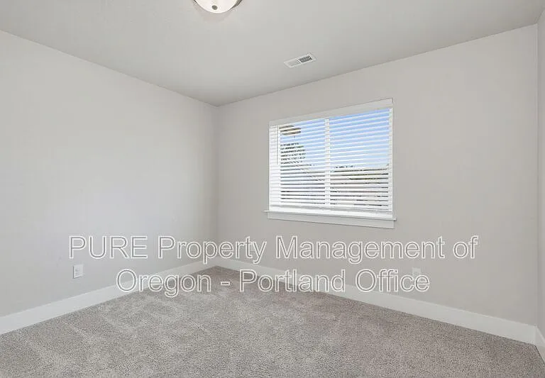 1730 NE Gilbert Ln — Photo 14