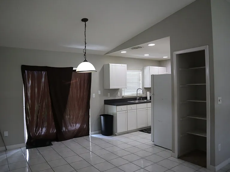1582 Lavilla St — Photo 5