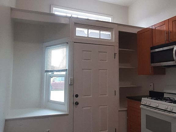 4th image of 650 Blossom Way #A