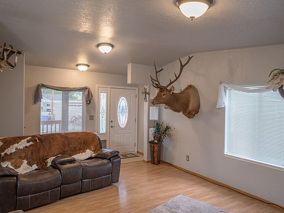 3rd image of 1028 Palisades Ct