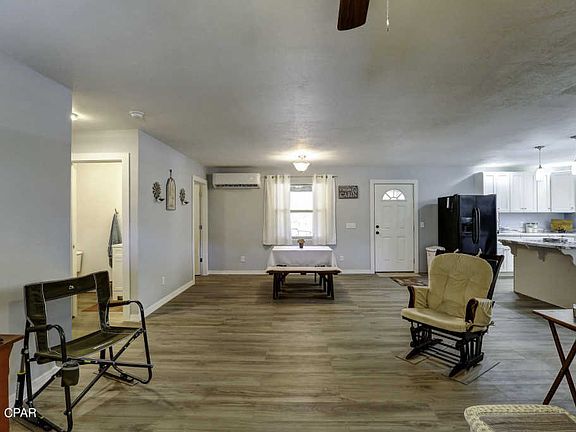 3rd image of 2844 Lincoln Ave
