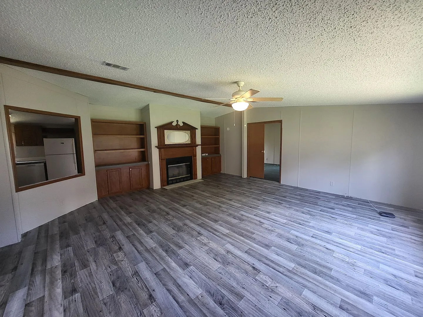 This 4 bedroom, 2 Bath has 2,300 sq. ft. of living space on 1/3 Acre! — Photo 3
