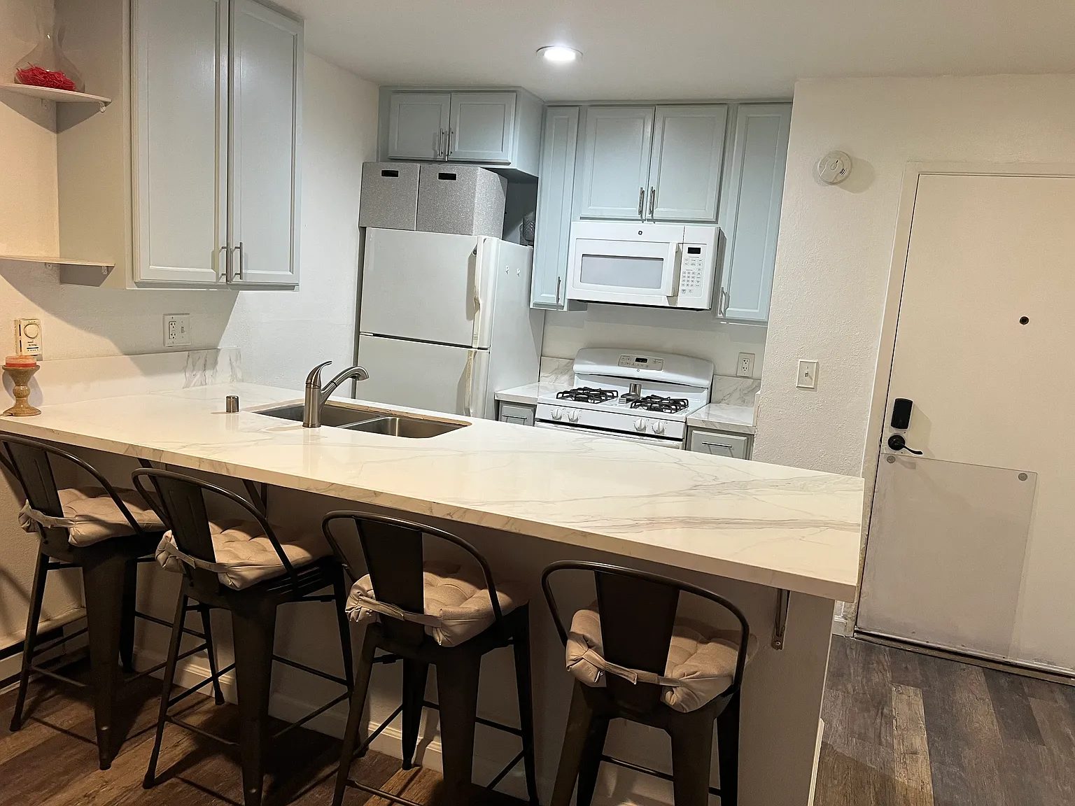 Studio, 422 sqft, $2,200 — Photo 2