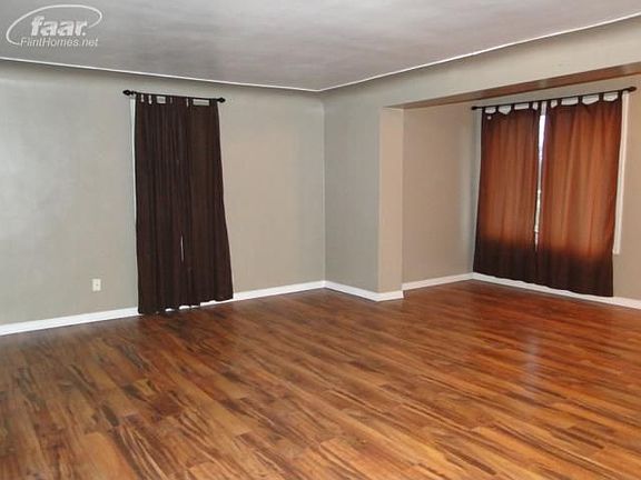 5th image of 10295 Glendale Ave