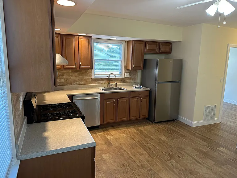 221 Chestnut St #221A — Photo 3