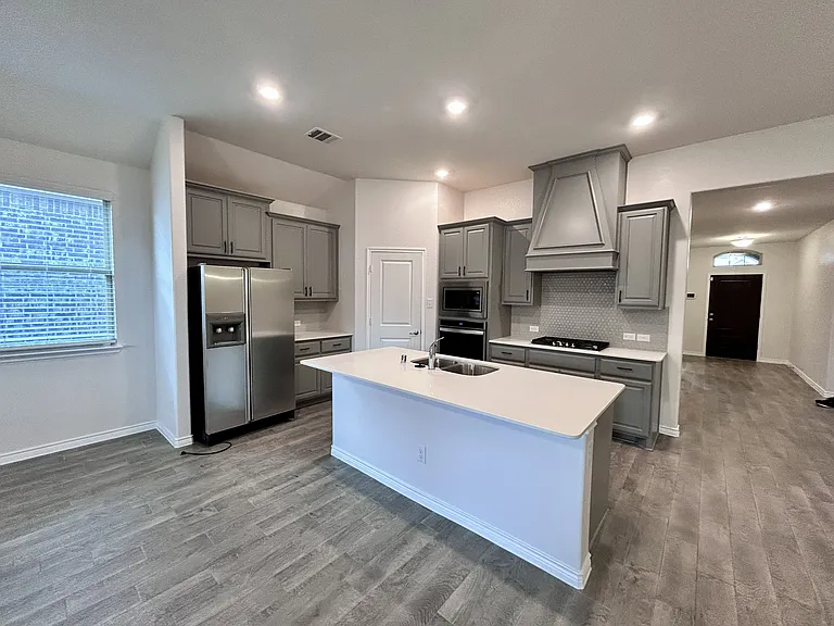3024 Meredith Ln — Photo 6
