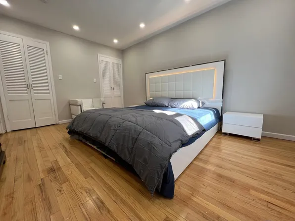 50 College Street image 16 of 31