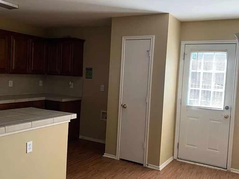 1434 Mission Hills Ln — Photo 8