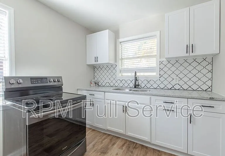 1002 N Maple St #A — Photo 10