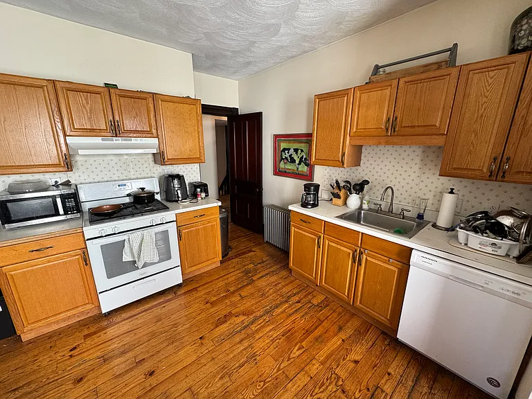 211 Holland St #3 — Photo 8