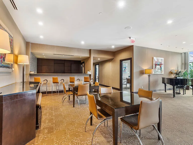 1 Miranova Pl #1840 — Photo 32