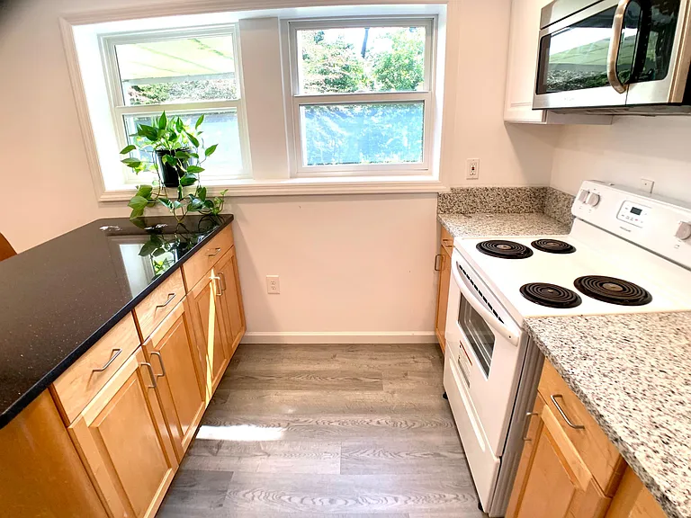 7 Lancaster Dr #1 — Photo 4
