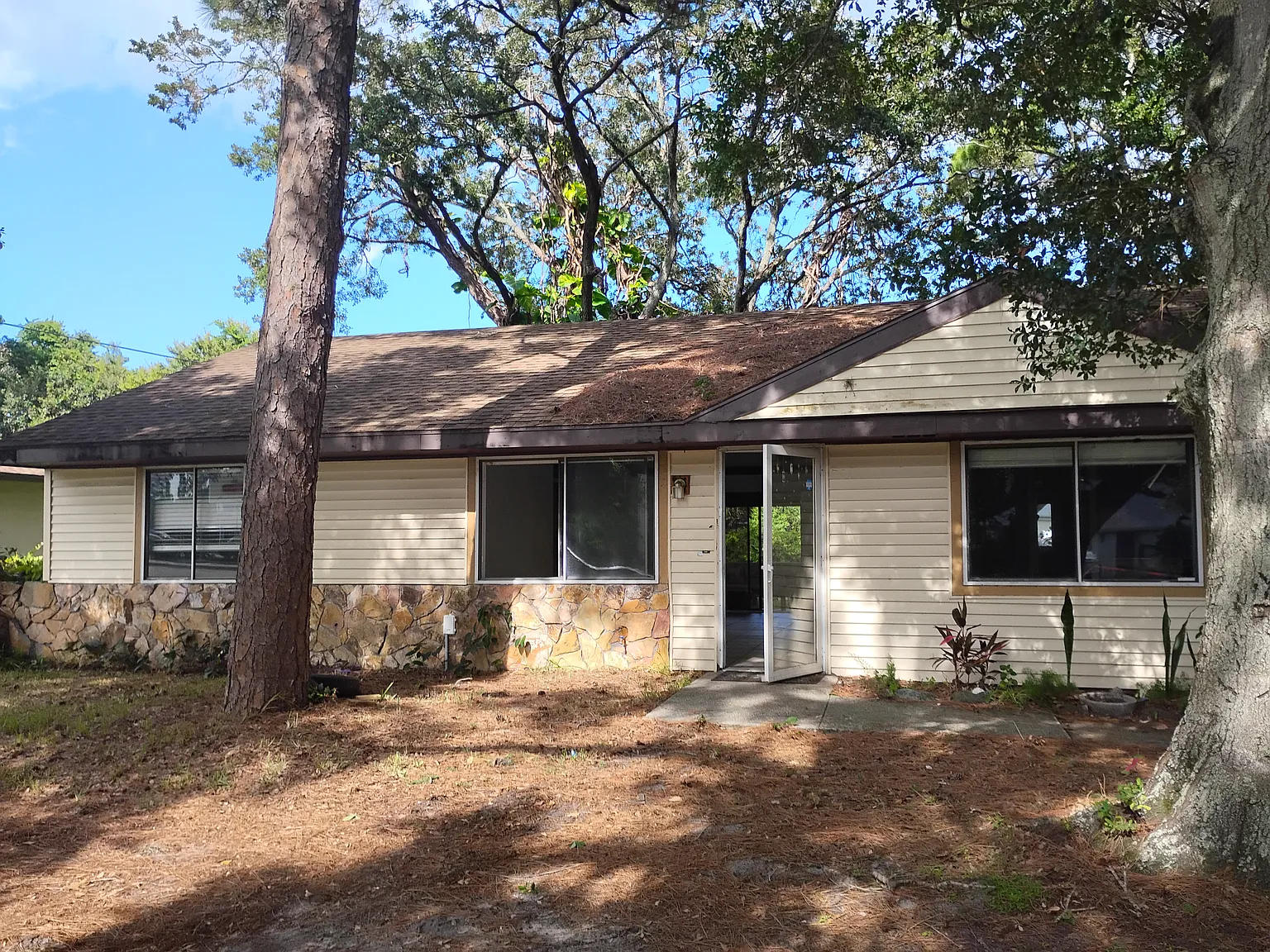 4 bed, 1404 sqft, $850 — Photo 1
