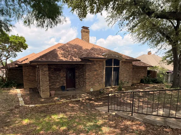 2806 Harpers Ferry Ln, Garland, TX 75043