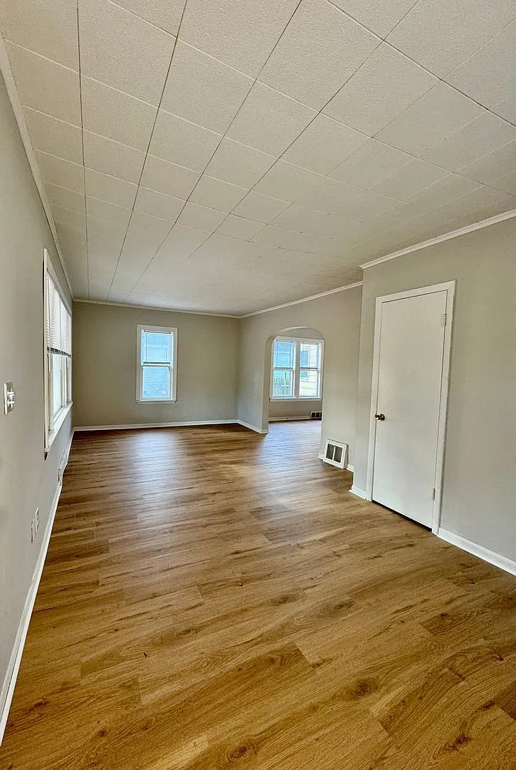 3 bed, 1.0 bath, $1,025 — Photo 3