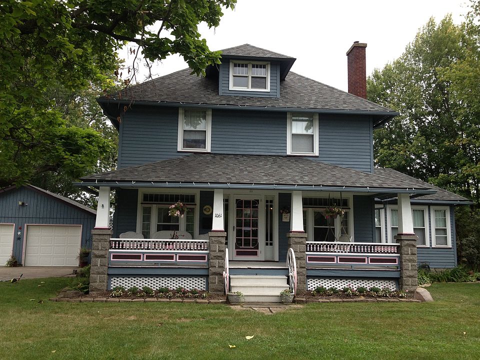 1st image of 1061 Elm St