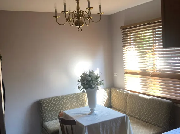 8649 Niles Center Rd #D, Skokie, IL 60077