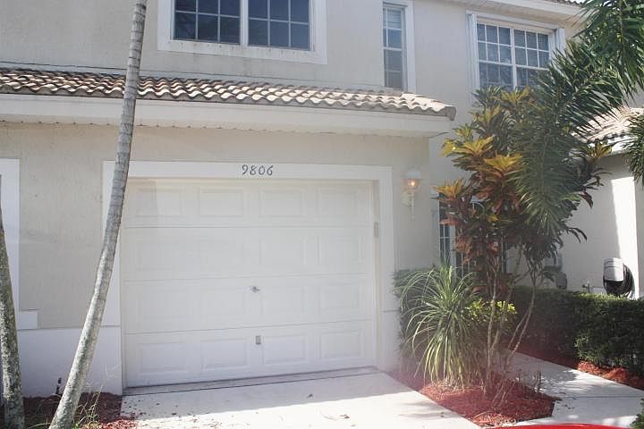 1st image of 9806 Lago Dr