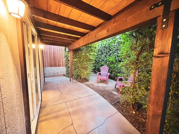 30 Valley Rd, Oak View, CA 93022