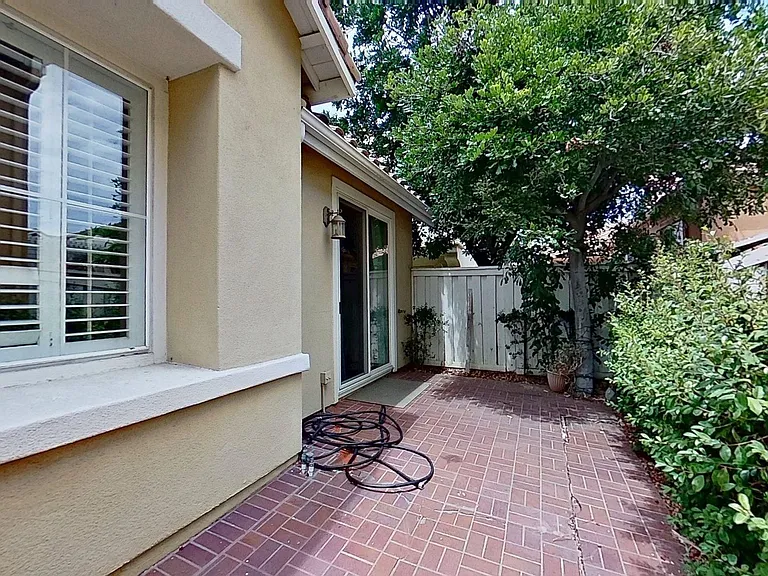 2581 W Ardenwood Ct — Photo 23