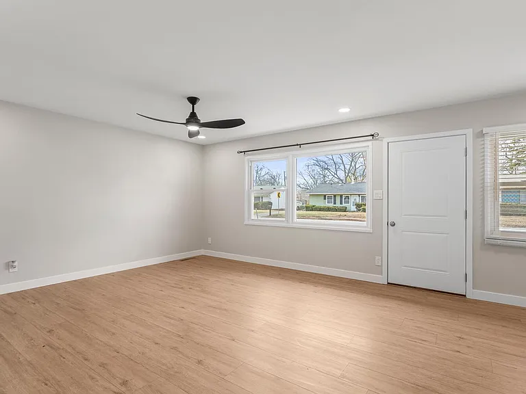 1710 Crescent Dr — Photo 7