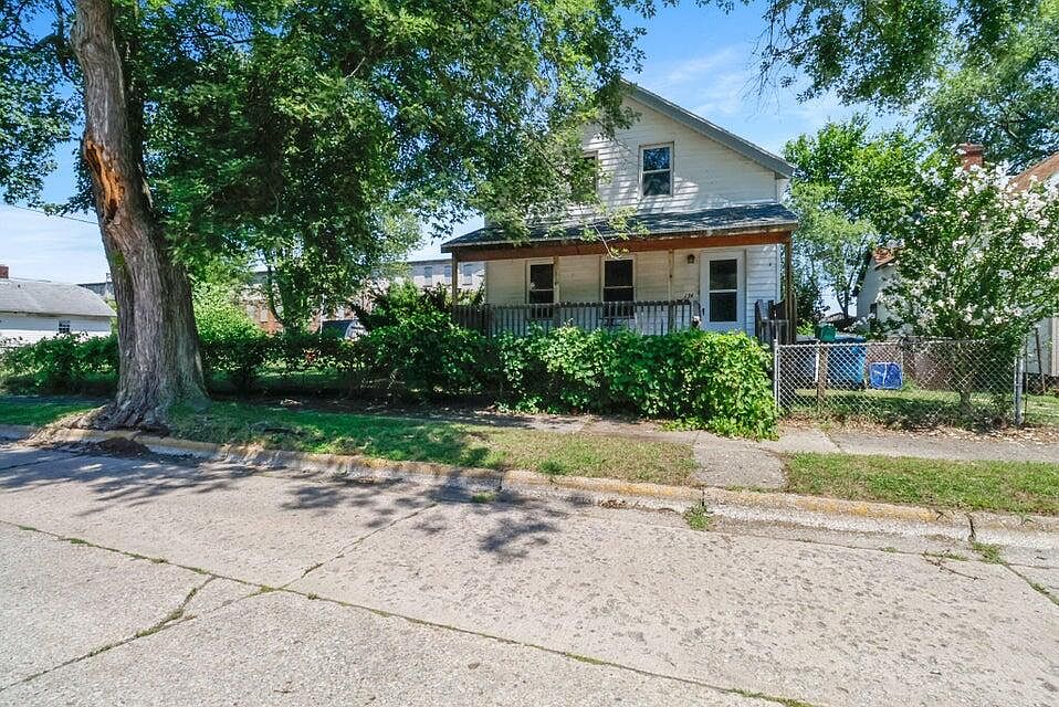 1st image of 134 Claire St
