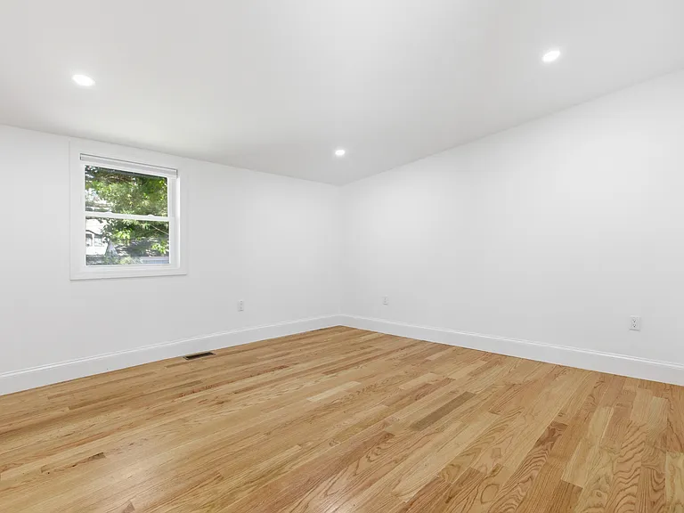 35 Williams St — Photo 8